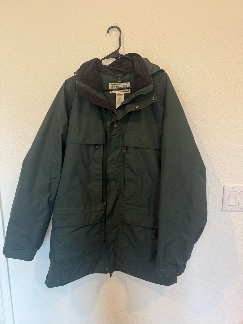 L.L. Bean Mens large Tall Green Waterproof Parka